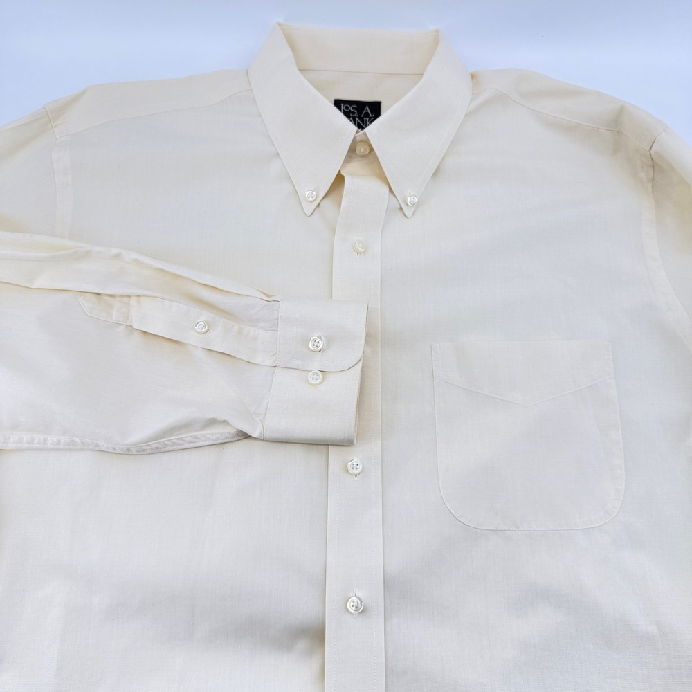 Jos A Bank Traveler's Collection Button Down Shirt Mens XL Tailored Fit LS Cream